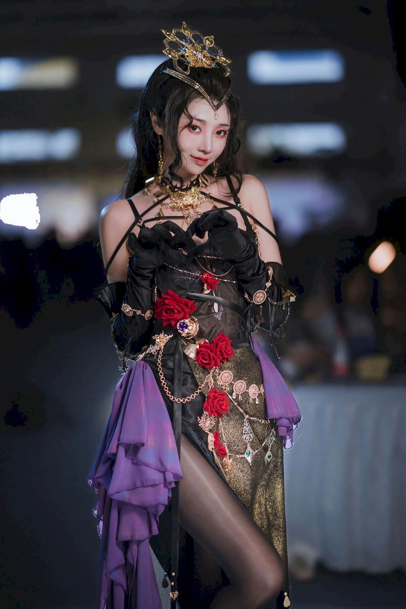 走路摇zly（Coser角色扮演家、动漫博主），性感cos美女写真(图2)