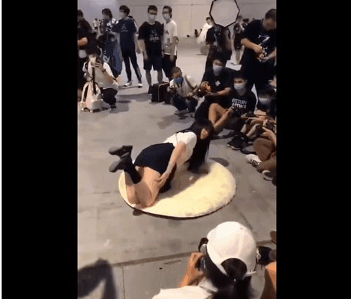 漫展白丝小姐姐很多,穿白丝的女生都很美,为什么生活中却很少人穿(图1) 漫展白丝小姐姐很多,穿白丝的女生都很美,为什么生活中却很少人穿(图1)